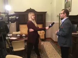 Dr Andrzej Zbonikowski z reporeką TVP- Łódź Alicją Kozłowską