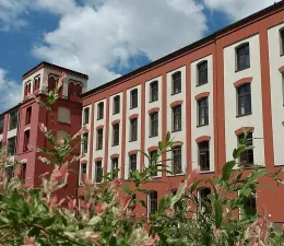 Budowanie marki uczelni – jak kreować pozytywny wizerunek i przyciągać najlepszych studentów?