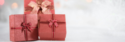 Acharaporn Kamornboonyarush: https://www.pexels.com/pl-pl/zdjecie/zdjecie-red-boxes-1028723/