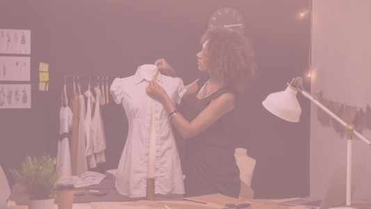 ile zarabia projektant mody