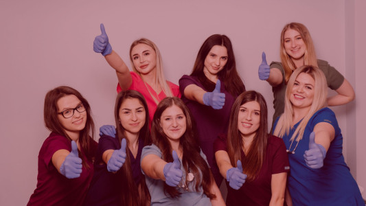 Praktyczne podejście do nauki: Jak nasze studia przygotowują do realnych wyzwań zawodowych 