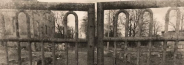 Listen. Come in here. You want to know about this, czyli o mocy pierwszego zdania