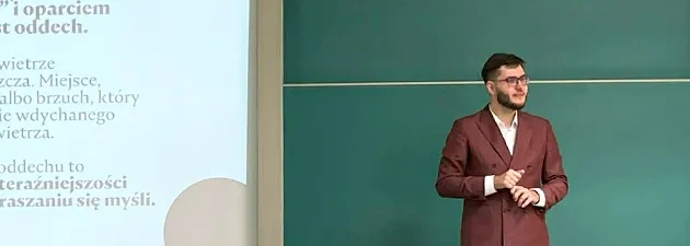 Spotkanie prezesa Polskiego Instytutu Mindfulness ze studentami pedagogiki.
