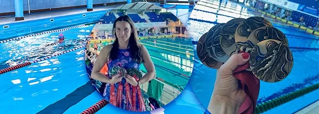 Studentka pedagogiki z pływackimi medalami