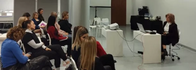 spotkanie studentek kosmetologii z partnerami technologicznymi