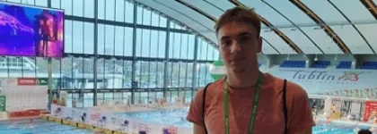 Student pielęgniarstwa z sukcesami na Akademickich Mistrzostwach Polski w pływaniu