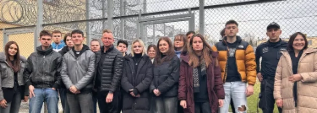 Studenci prawa z wizytą studyjną w Zakładzie Karnym nr 1 w Łodzi