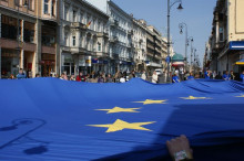 Flaga UE studentów politologii WSHE w Łodzi