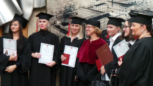 AHE absolwenci rozdanie dyplomów