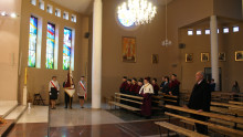 Msza święta w Kościele Najświętszej Maryi Panny Królowej Pokoju przy ul. Rewolucji 1905 r. nr 47