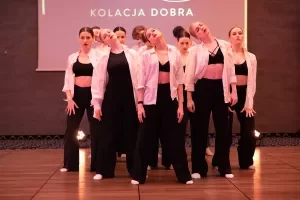 Występ studentów tańca na charytatywnej kolacji „DOBRO dzieję się"