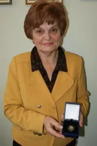 Dr Grażyna Tadeusiewicz z Honorową Odznaką OHP.