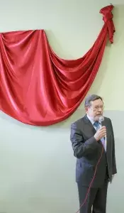 Rektor AHE podczas odsłonięcia tablicy pamiątkowej W. Słodkowskiego 