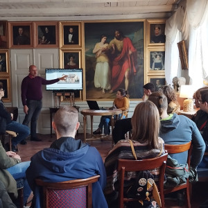  Studenci grafiki z wizytą w Centrum Konserwacji Drewna w Zgierzu