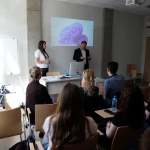Fotorelacja - Język w Ruchu, Sztuka w Słowie: O języku przez sztukę.