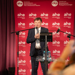 Rektor AHE w Łodzi podczas Konferencji Praca socjalna w dobie kryzysów 