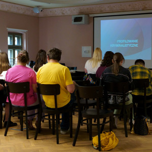 Zbrodnia doskonała: odsłaniamy tajniki współpracy pisarza i profilera kryminalistycznego