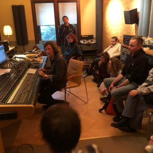 Studenci produkcji i realizacji muzyki w Tonn Studio