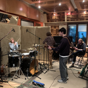 Studenci produkcji i realizacji muzyki w Tonn Studio