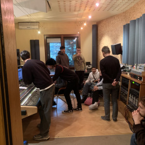 Studenci produkcji i realizacji muzyki w Tonn Studio