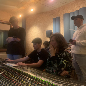 Studenci produkcji i realizacji muzyki w Tonn Studio