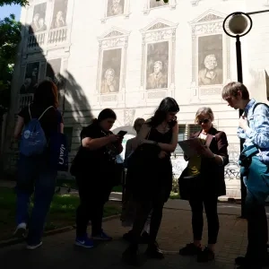 Fotorelacja - Język w Ruchu, Sztuka w Słowie: O języku przez sztukę.