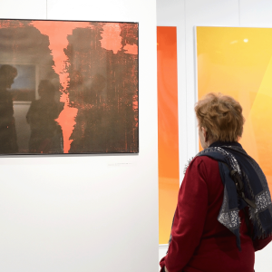 dr hab. Elżbieta Gawlikowska-Łabęcka, prof. AHE, na XI Międzynarodowym Triennale Grafiki