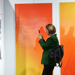 dr hab. Elżbieta Gawlikowska-Łabęcka, prof. AHE, na XI Międzynarodowym Triennale Grafiki