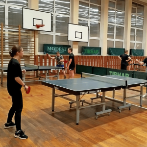 Debiutantki z AHE zdobywają cenne doświadczenie na AMWŁ w Tenisie Stołowym