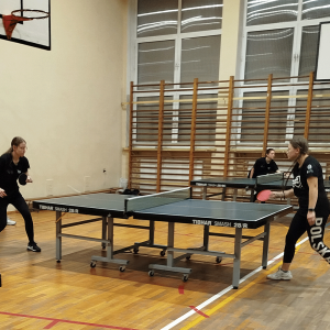 Debiutantki z AHE zdobywają cenne doświadczenie na AMWŁ w Tenisie Stołowym