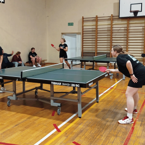 Debiutantki z AHE zdobywają cenne doświadczenie na AMWŁ w Tenisie Stołowym