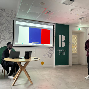 Studenci anglojęzyczni poprowadzili warsztaty dla seniorów 