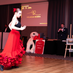 Występ studentów tańca na charytatywnej kolacji „DOBRO dzieję się"