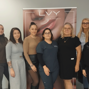 spotkanie studentek kosmetologii z partnerami technologicznymi