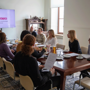 Przedstawiciele kierunku turystyka i rekreacja na śniadaniu u Rektor AHE w Łodzi