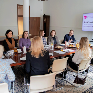 Przedstawiciele kierunku turystyka i rekreacja na śniadaniu u Rektor AHE w Łodzi