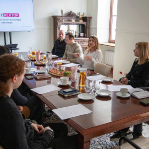 Przedstawiciele kierunku turystyka i rekreacja na śniadaniu u Rektor AHE w Łodzi