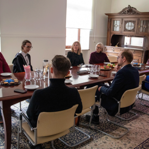 Przedstawiciele koła naukowego grafiki na śniadaniu u Rektor AHE w Łodzi