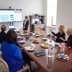 Przedstawiciele koła naukowego grafiki na śniadaniu u Rektor AHE w Łodzi