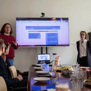 Przedstawiciele koła naukowego grafiki na śniadaniu u Rektor AHE w Łodzi