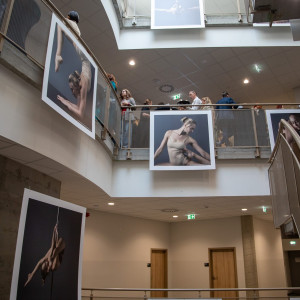 Praca dyplomowa „Język ciała w fotografii" Denisa Palmera