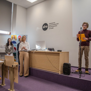 Konkurs ortograficzny "Make a Wish, Spell It Right" dla licealistów