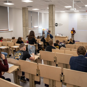 Konkurs ortograficzny "Make a Wish, Spell It Right" dla licealistów