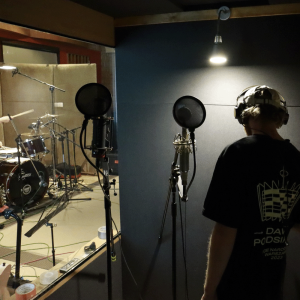 Studenci produkcji i realizacji muzyki w Tonn Studio