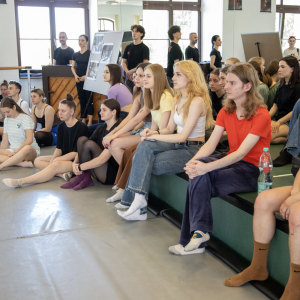 Podziękowania Hutchinson Instytut dla studentów tańca i dziennikarstwa