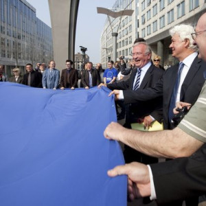 Flaga UE studentów politologii WSHE w Łodzi