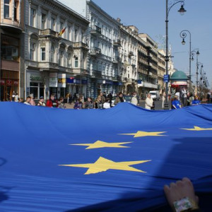 Flaga UE studentów politologii WSHE w Łodzi