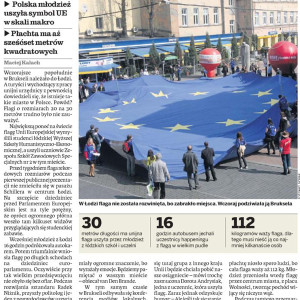 Flaga UE studentów politologii WSHE w Łodzi