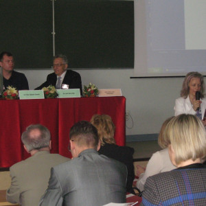 mgr Agnieszka Kałużna Przewodnicząca Okręgowej Rady Pielęgniarek i Położnych w Łodzi oraz dr Mariola Głowacka Członek Naczelnej Rady Pielęgniarek i Położnych oraz Krajowej Rady Akredytacyjnej Szkół Pielęgniarek i Położnych