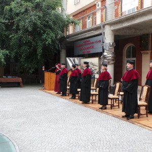 AHE absolwenci rozdanie dyplomów